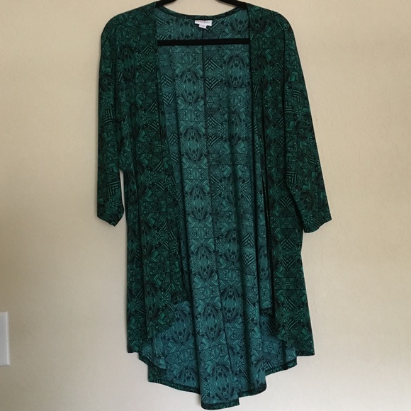 LuLaRoe Tops - LuLaRoe Lindsay sz M